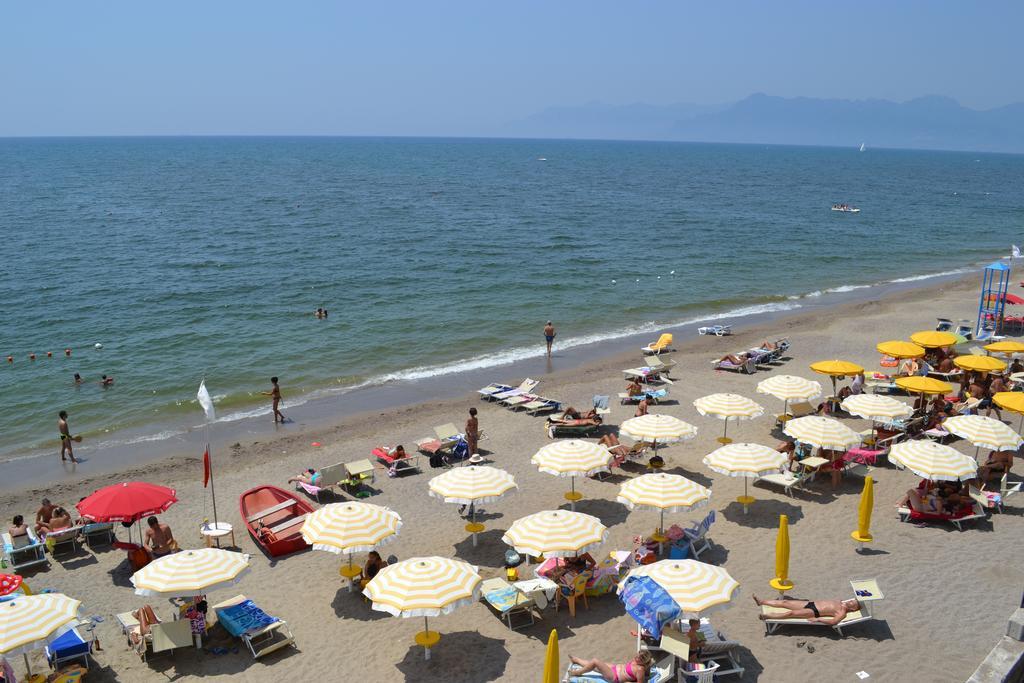 Casa Vacanze Dei Navigatori On The Sea Pontecagnano Ngoại thất bức ảnh