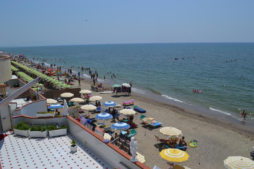 Casa Vacanze Dei Navigatori On The Sea Pontecagnano Ngoại thất bức ảnh