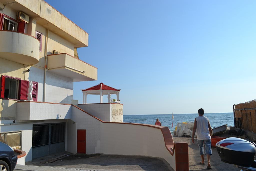 Casa Vacanze Dei Navigatori On The Sea Pontecagnano Ngoại thất bức ảnh