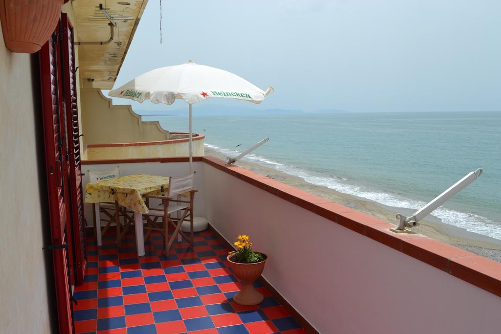 Casa Vacanze Dei Navigatori On The Sea Pontecagnano Ngoại thất bức ảnh