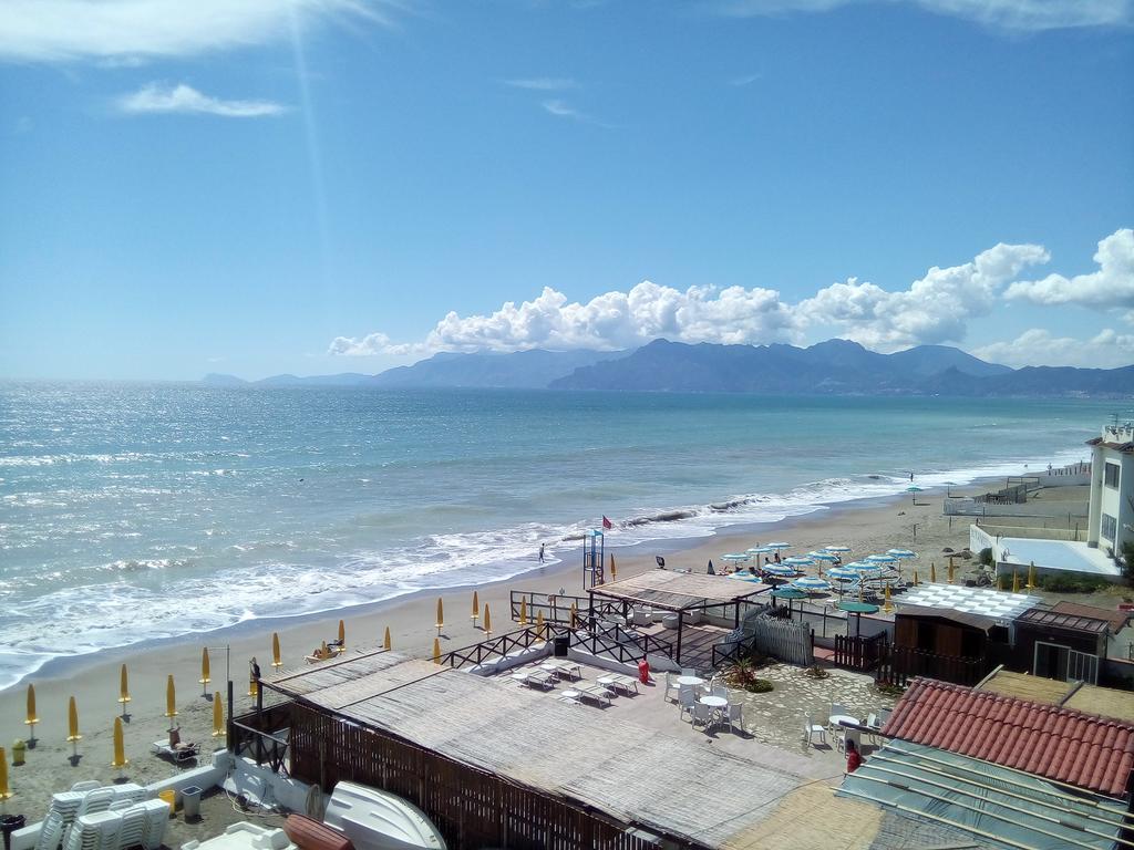 Casa Vacanze Dei Navigatori On The Sea Pontecagnano Ngoại thất bức ảnh