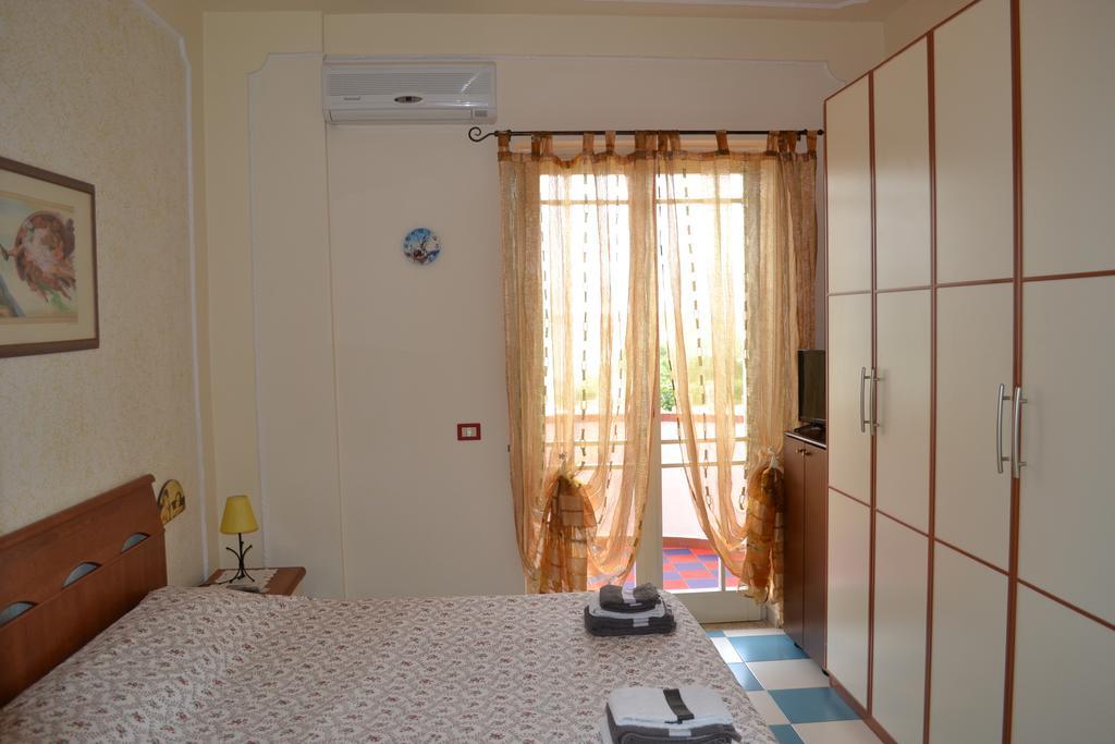 Casa Vacanze Dei Navigatori On The Sea Pontecagnano Ngoại thất bức ảnh